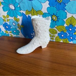 Vintage Fenton Boot , Daisy & Button milk glass boot‎ vase decor figurine